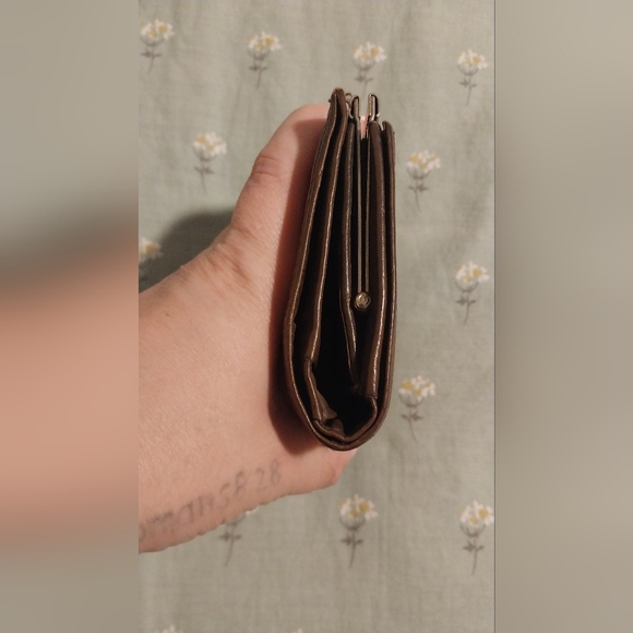 DIOR kiss lock compact wallet - Picture 3 of 9